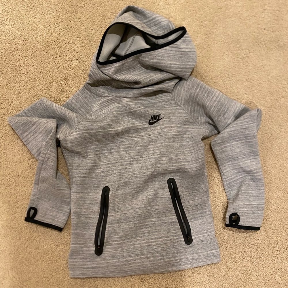 Used NIKE tech fleece hoodie. Size XS in womens